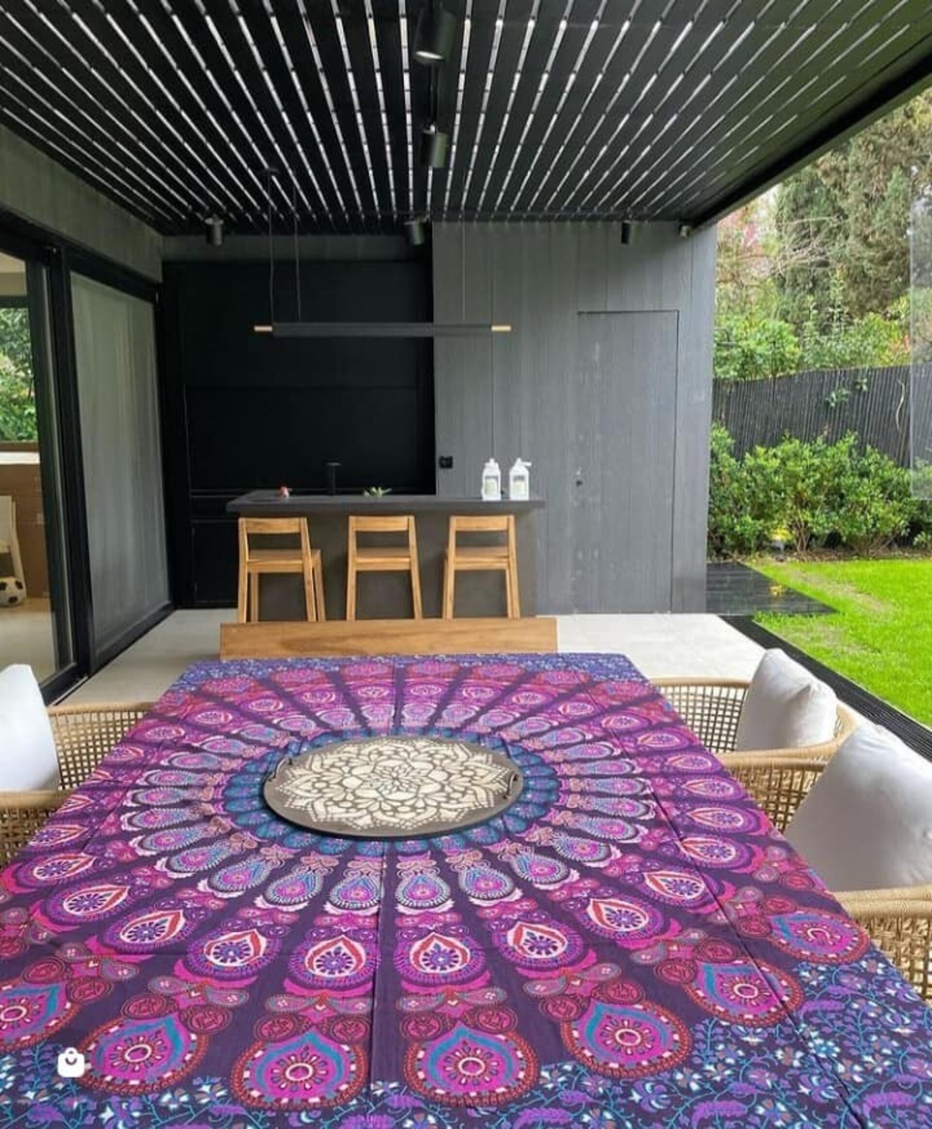 Mandala pavo real morado - 2