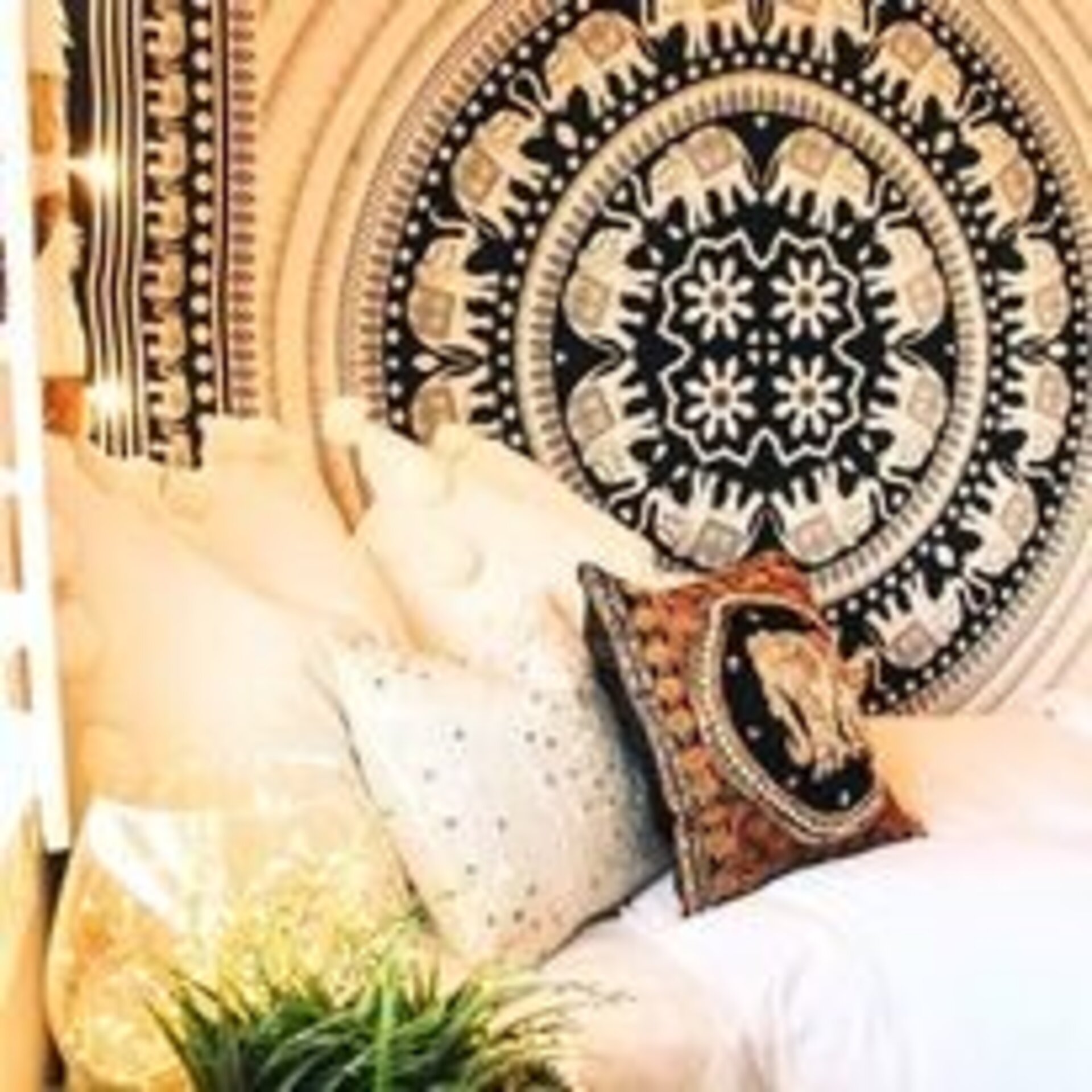 Mandala elefantes beige y negro - 2
